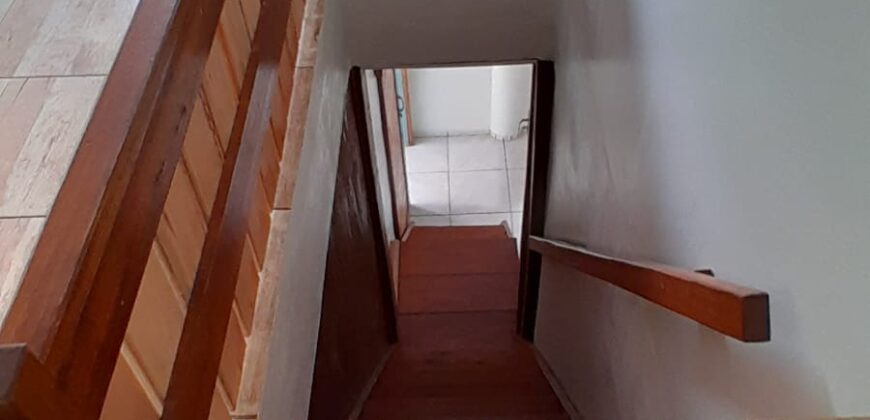 Casa de dois pavimentos na Rua João Aurich