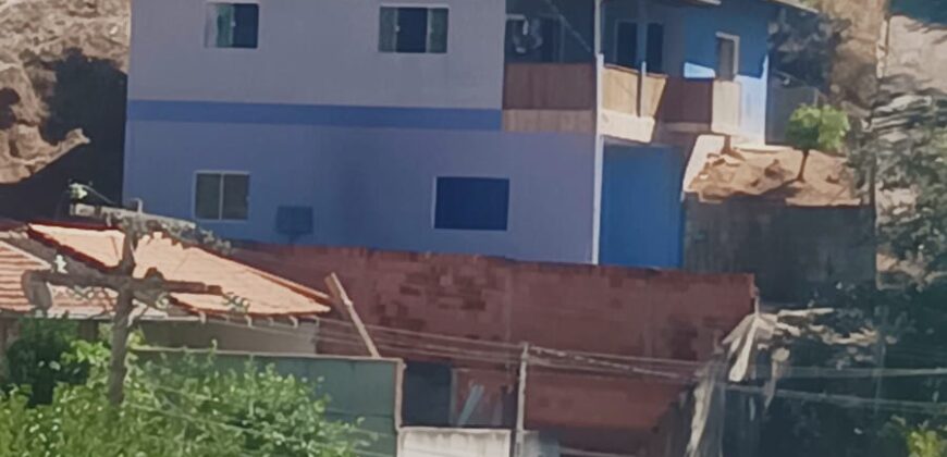Casa de dois pavimentos na Rua João Aurich