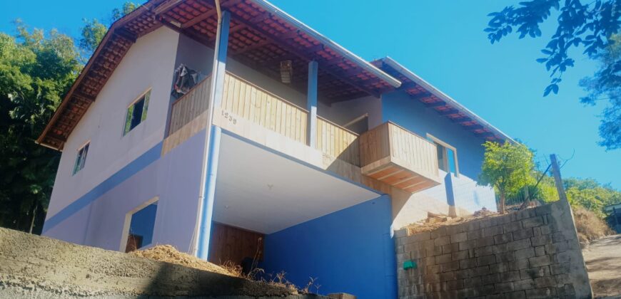 Casa de dois pavimentos na Rua João Aurich