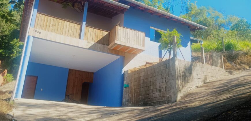 Casa de dois pavimentos na Rua João Aurich