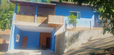 Casa de dois pavimentos na Rua João Aurich